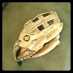 Wilson rightey glove softball/baseball